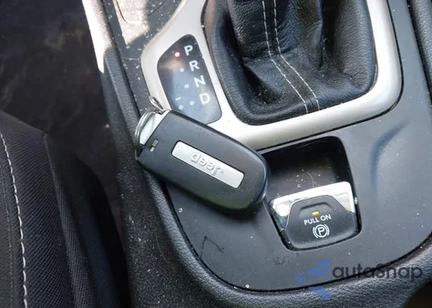 2017 Jeep Cherokee Latitude 4X4 из США, поврежденный, VIN 1C4PJMCB7HW611832